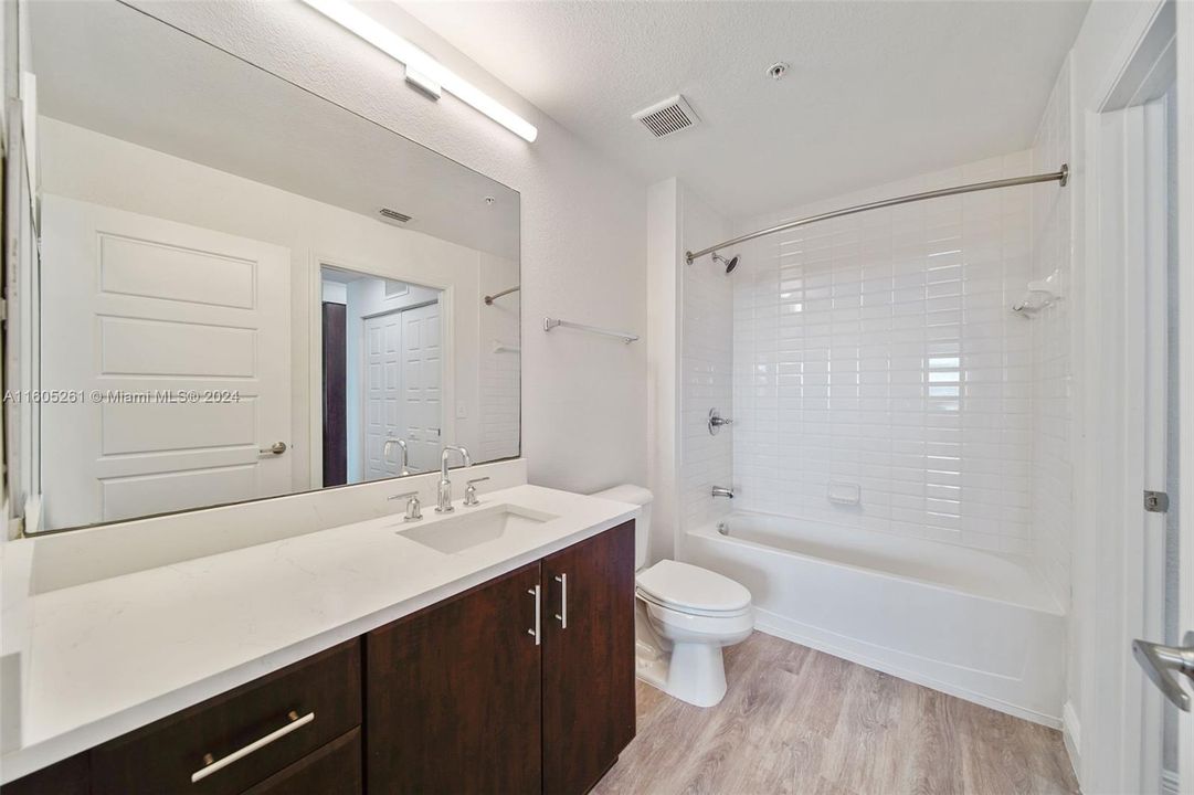 Active With Contract: $2,121 (1 beds, 1 baths, 778 Square Feet)