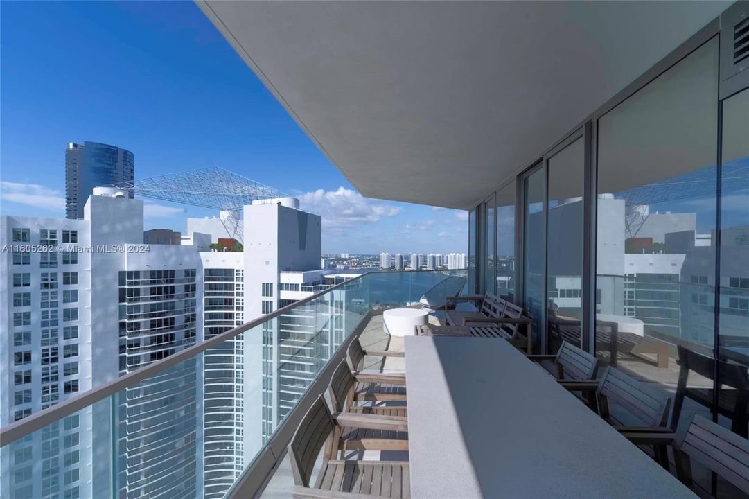 For Sale: $3,300,000 (2 beds, 2 baths, 1634 Square Feet)