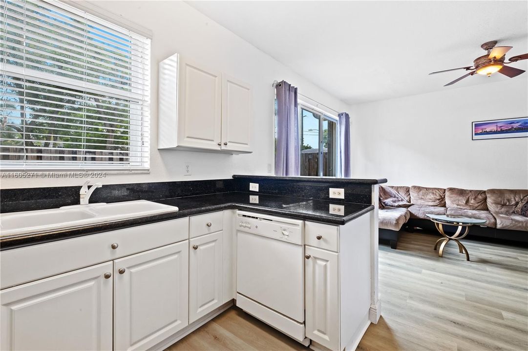 Active With Contract: $535,000 (3 beds, 2 baths, 1670 Square Feet)