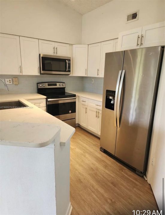 For Rent: $2,200 (2 beds, 2 baths, 858 Square Feet)