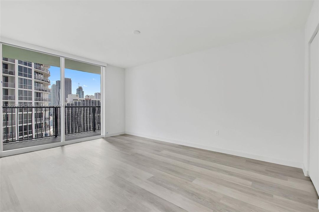 Active With Contract: $2,953 (1 beds, 1 baths, 842 Square Feet)