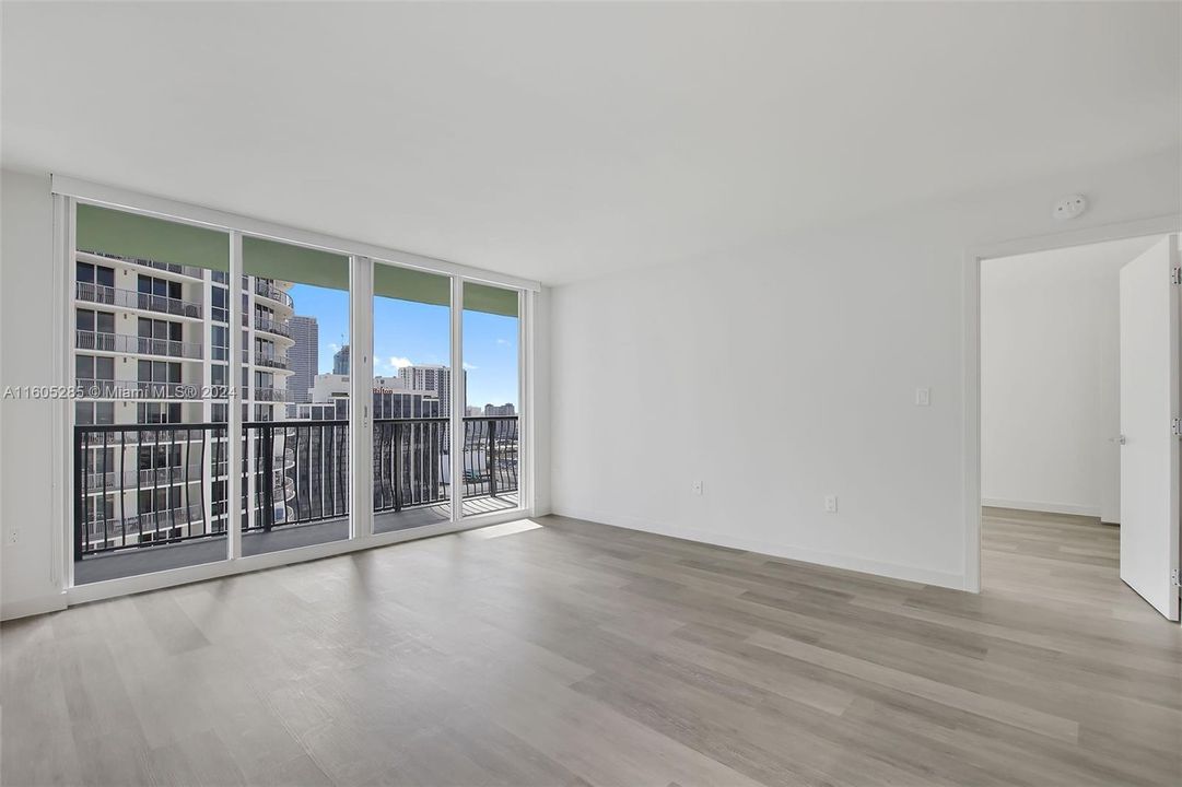 Active With Contract: $2,953 (1 beds, 1 baths, 842 Square Feet)