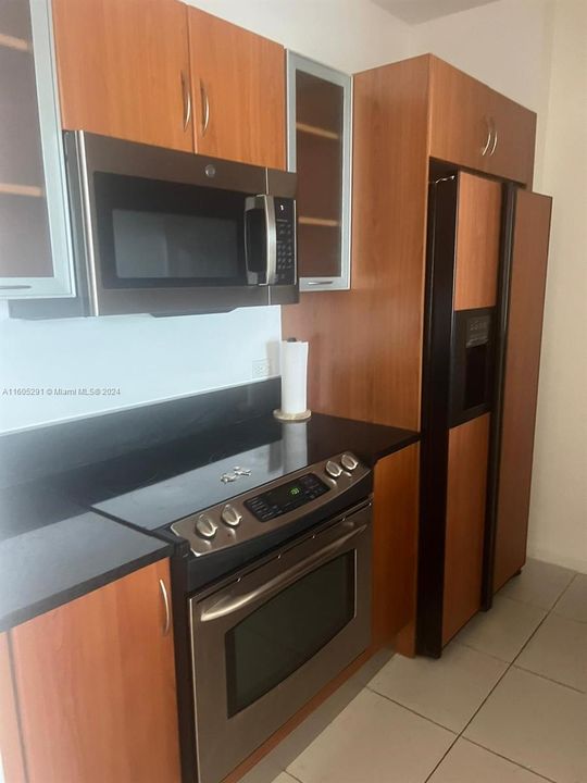 Recently Rented: $2,785 (2 beds, 2 baths, 1075 Square Feet)