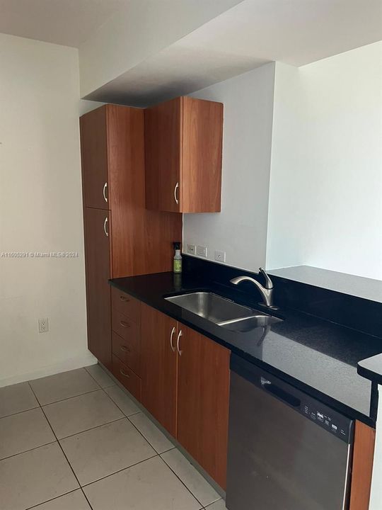 Recently Rented: $2,785 (2 beds, 2 baths, 1075 Square Feet)