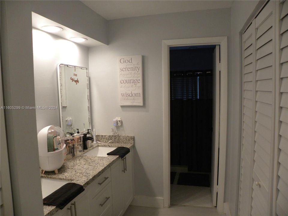 Active With Contract: $2,850 (2 beds, 2 baths, 1449 Square Feet)