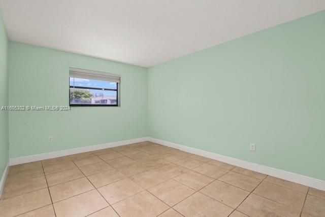 For Sale: $320,000 (2 beds, 2 baths, 867 Square Feet)