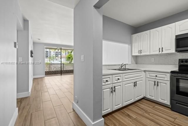 For Sale: $320,000 (2 beds, 2 baths, 867 Square Feet)