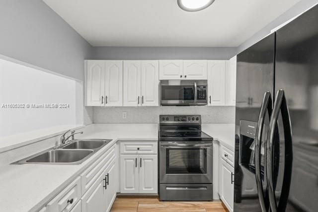 For Sale: $320,000 (2 beds, 2 baths, 867 Square Feet)