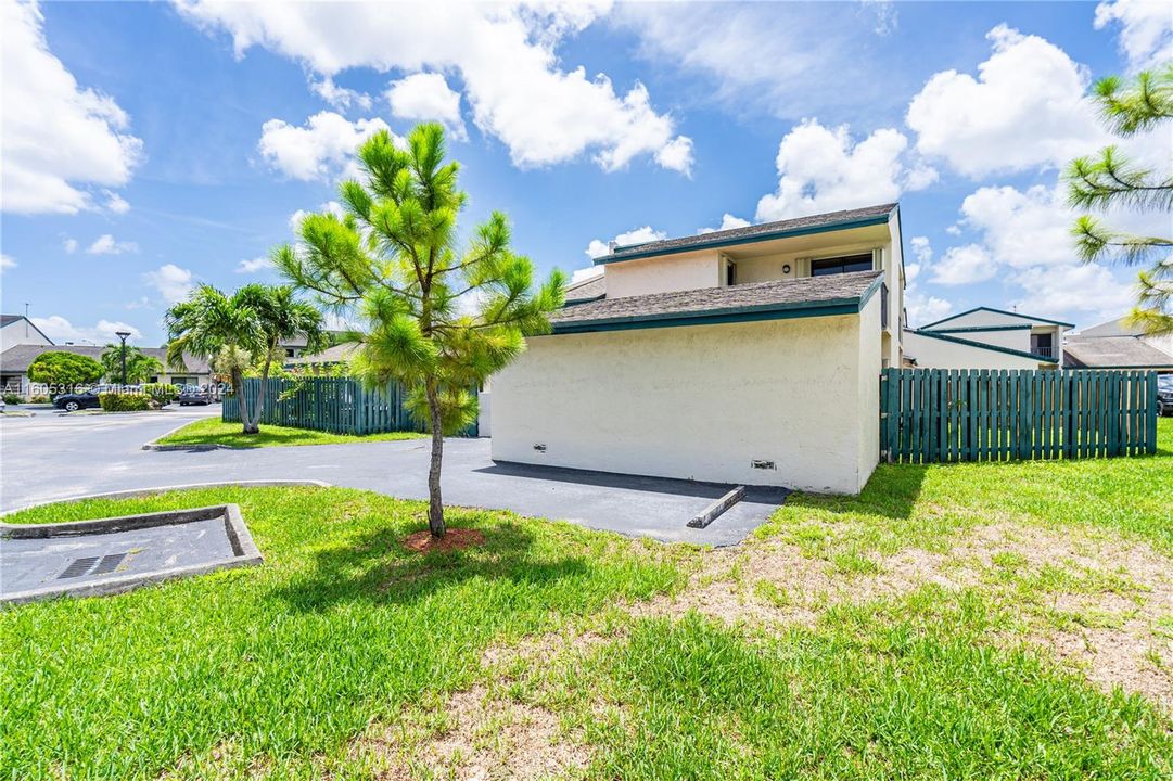 Active With Contract: $449,900 (3 beds, 2 baths, 1593 Square Feet)