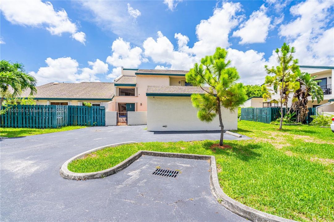 For Sale: $465,000 (3 beds, 2 baths, 1593 Square Feet)