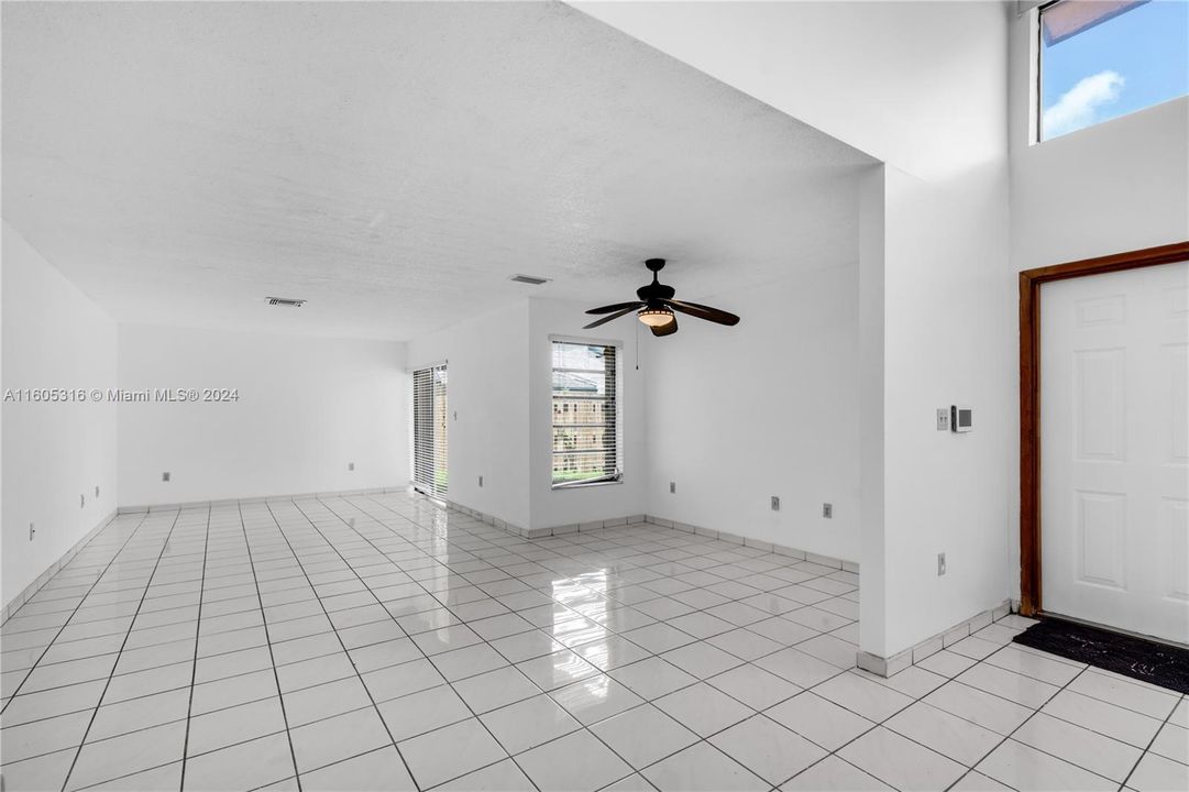 Living/dining room area