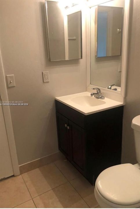 Active With Contract: $1,850 (2 beds, 1 baths, 863 Square Feet)