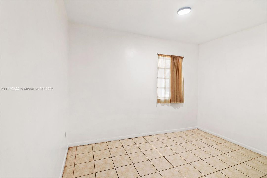 Active With Contract: $2,600 (3 beds, 1 baths, 0 Square Feet)