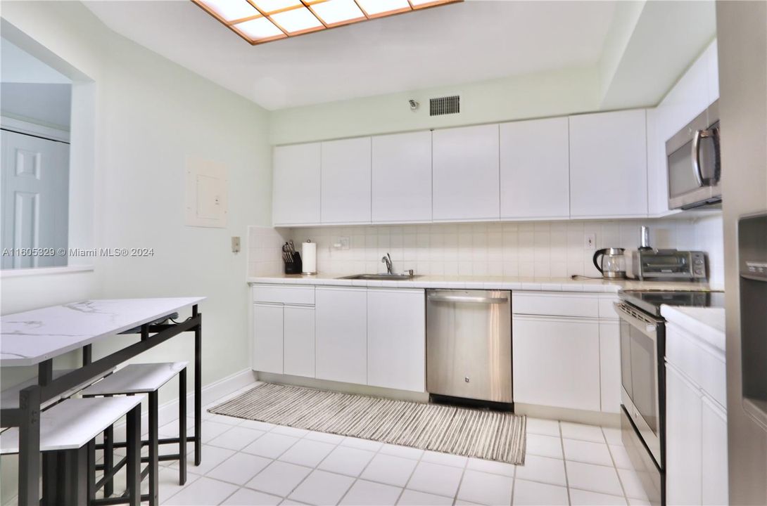 For Rent: $3,800 (2 beds, 2 baths, 1353 Square Feet)