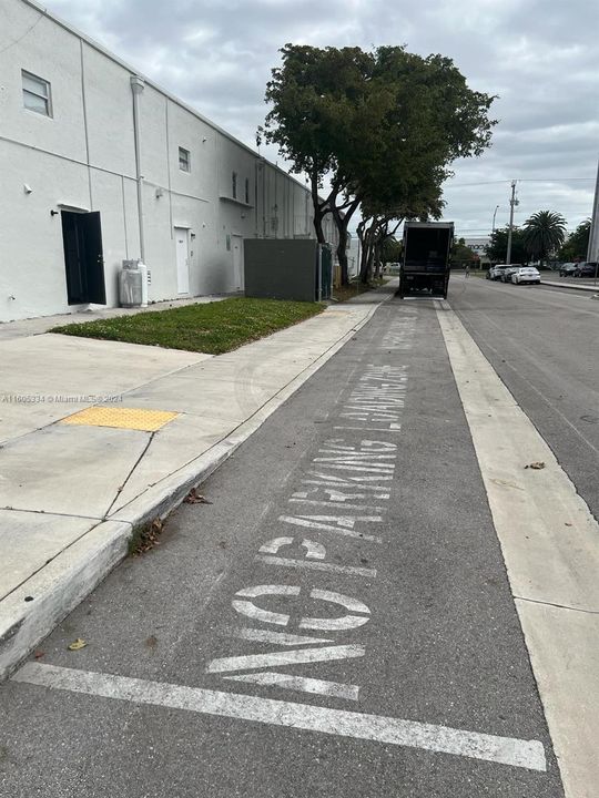 loading zone for this unit. only one in the complex