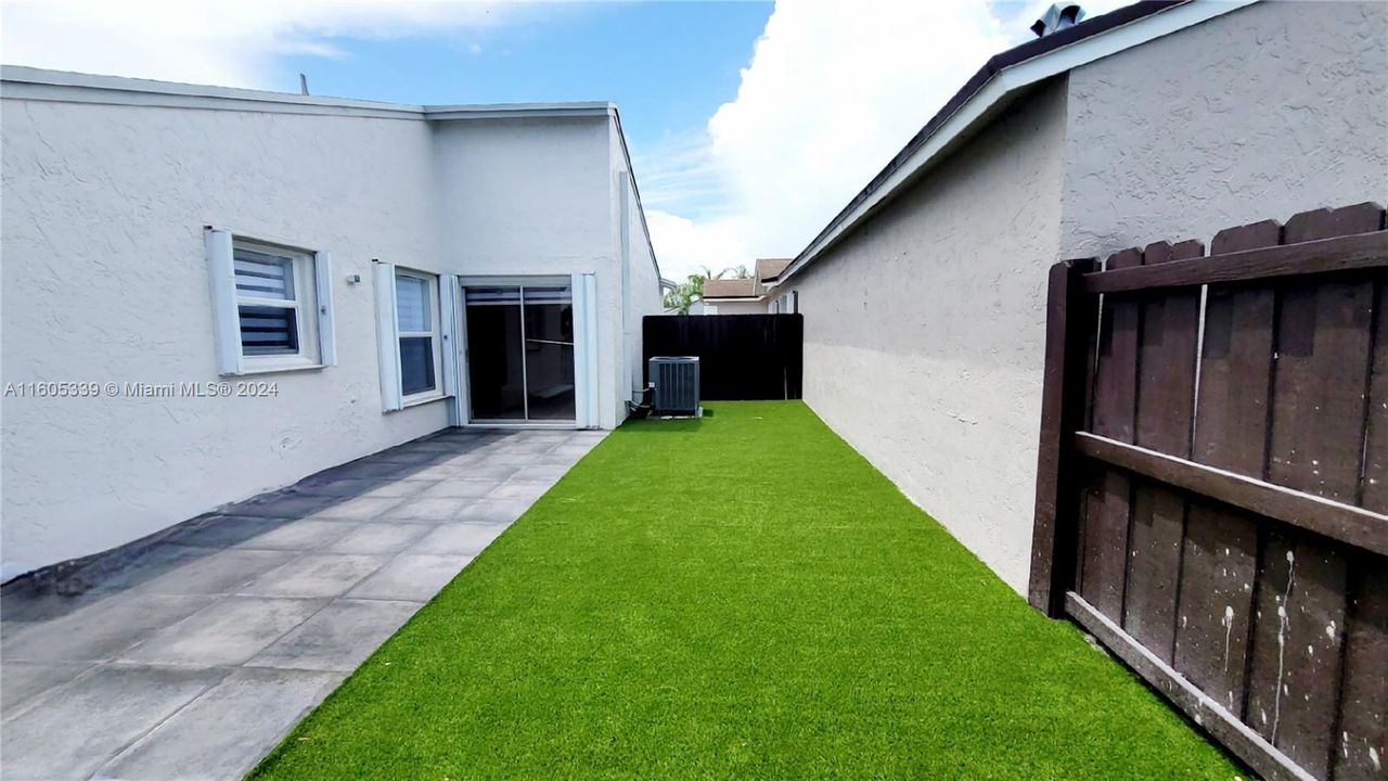 No maintenance artificial turf