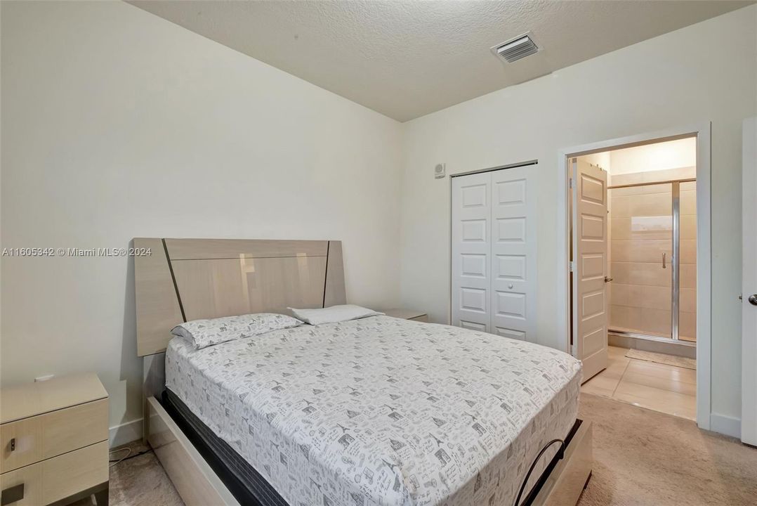 For Rent: $2,800 (2 beds, 2 baths, 964 Square Feet)