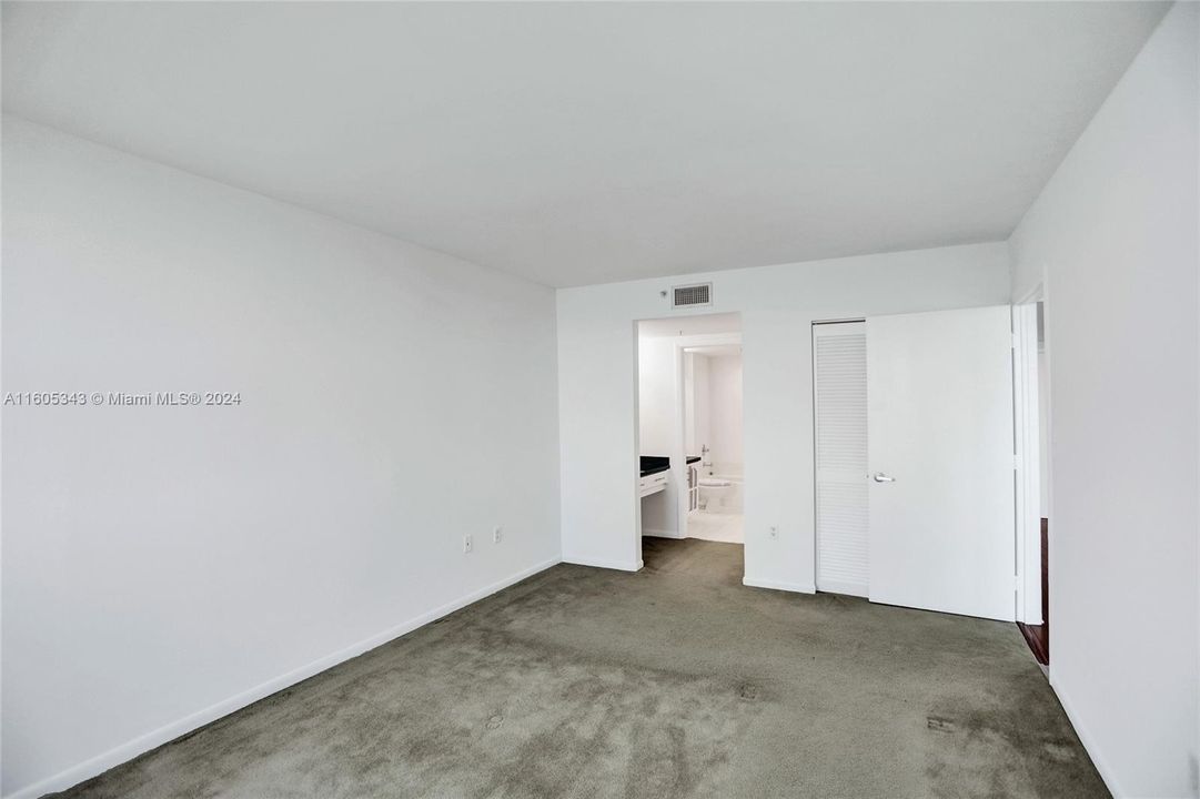 For Rent: $5,700 (2 beds, 2 baths, 1078 Square Feet)