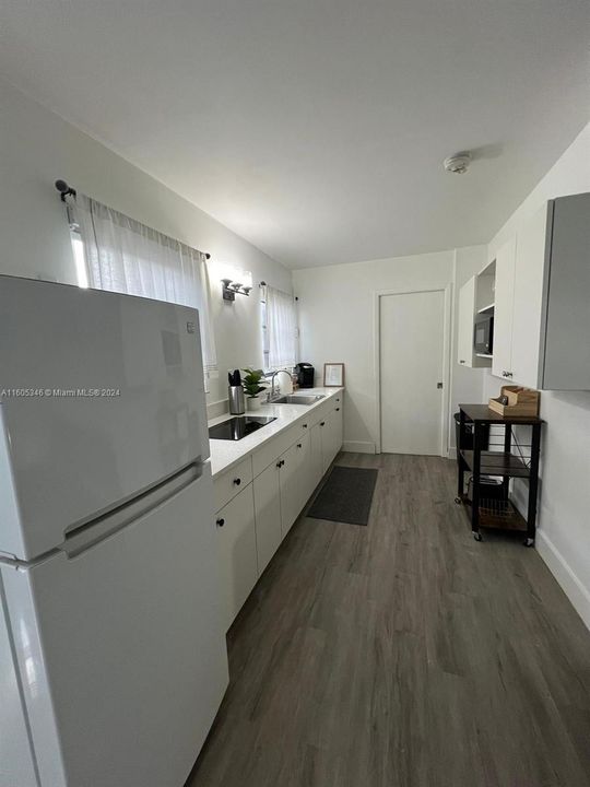 For Rent: $4,950 (3 beds, 2 baths, 1934 Square Feet)