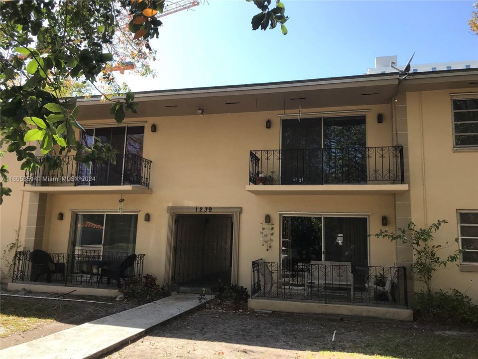 For Rent: $4,400 (3 beds, 2 baths, 1403 Square Feet)