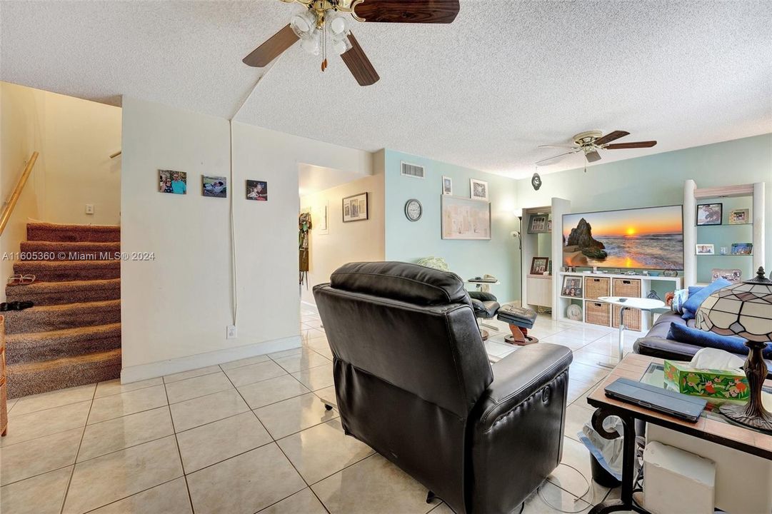 For Sale: $399,000 (4 beds, 2 baths, 1900 Square Feet)