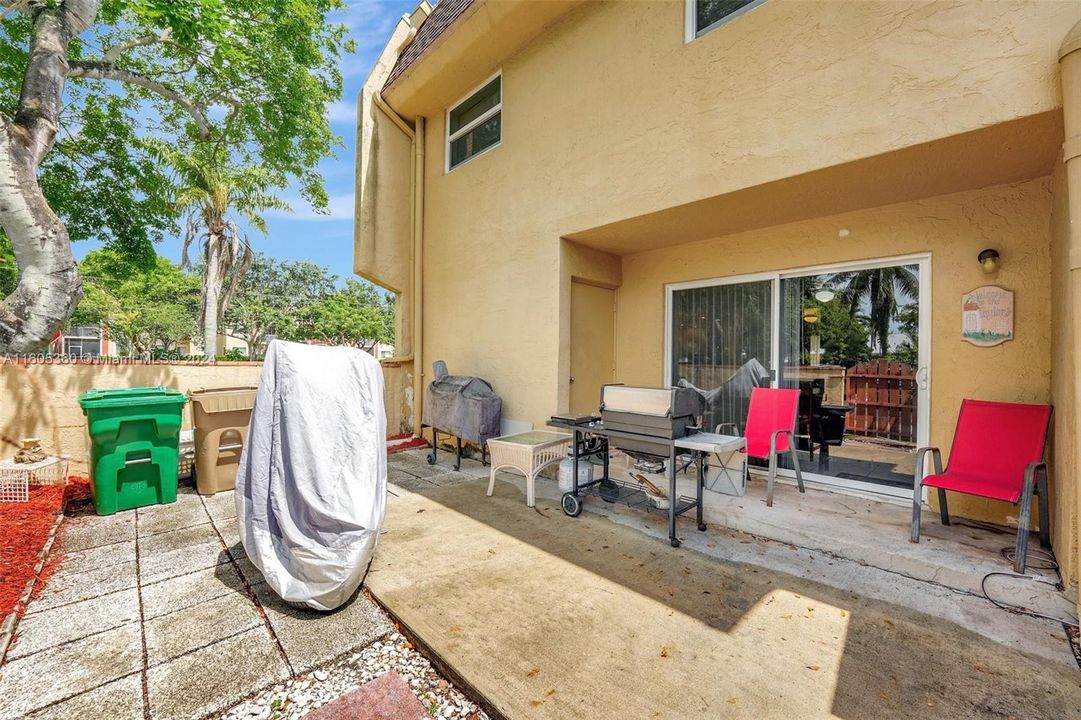 For Sale: $399,000 (4 beds, 2 baths, 1900 Square Feet)