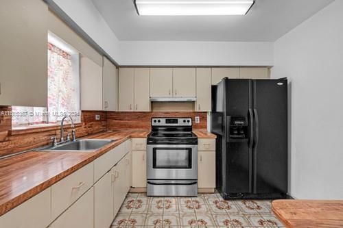 Active With Contract: $579,000 (4 beds, 3 baths, 1445 Square Feet)