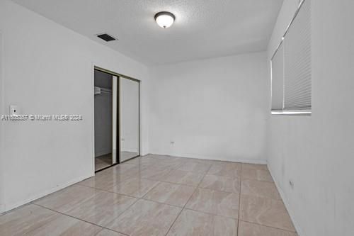 Activo con contrato: $579,000 (4 camas, 3 baños, 1445 Pies cuadrados)