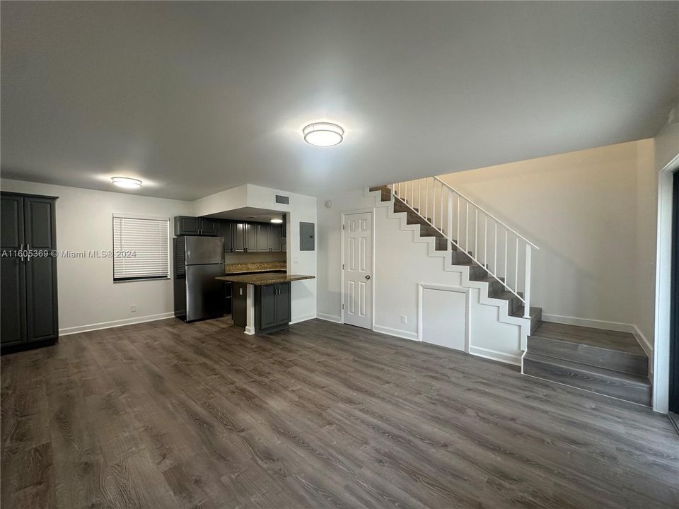 Active With Contract: $1,950 (2 beds, 1 baths, 0 Square Feet)