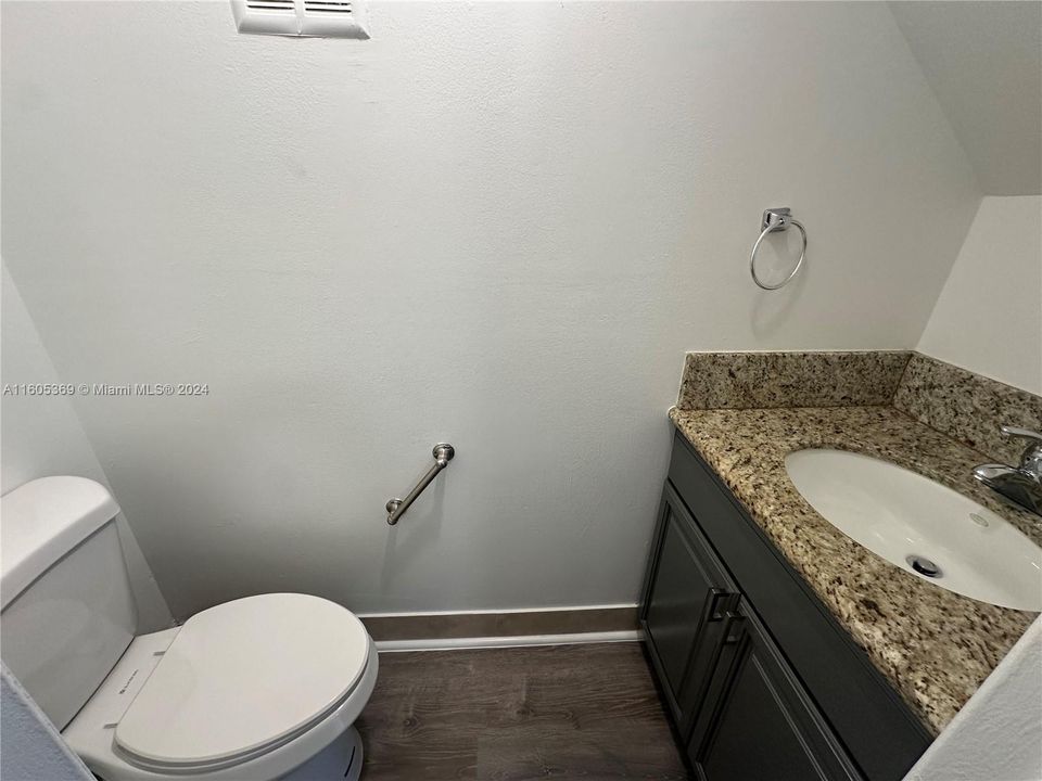 Active With Contract: $1,950 (2 beds, 1 baths, 0 Square Feet)