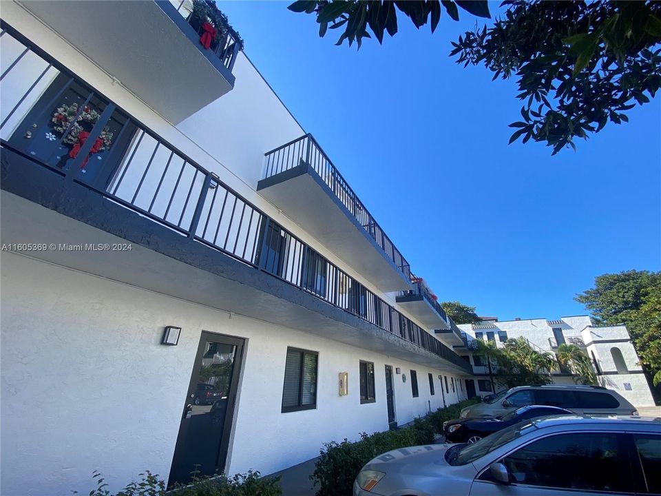 Active With Contract: $1,950 (2 beds, 1 baths, 0 Square Feet)