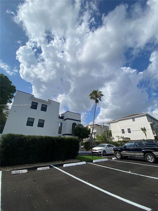 Active With Contract: $1,950 (2 beds, 1 baths, 0 Square Feet)