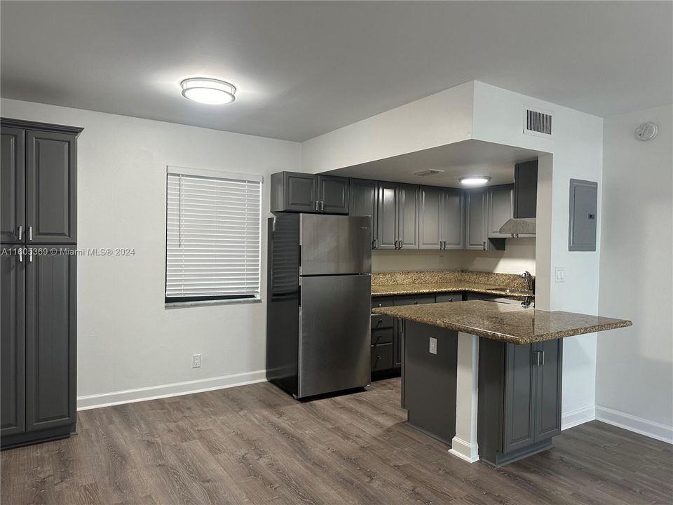 Active With Contract: $1,950 (2 beds, 1 baths, 0 Square Feet)