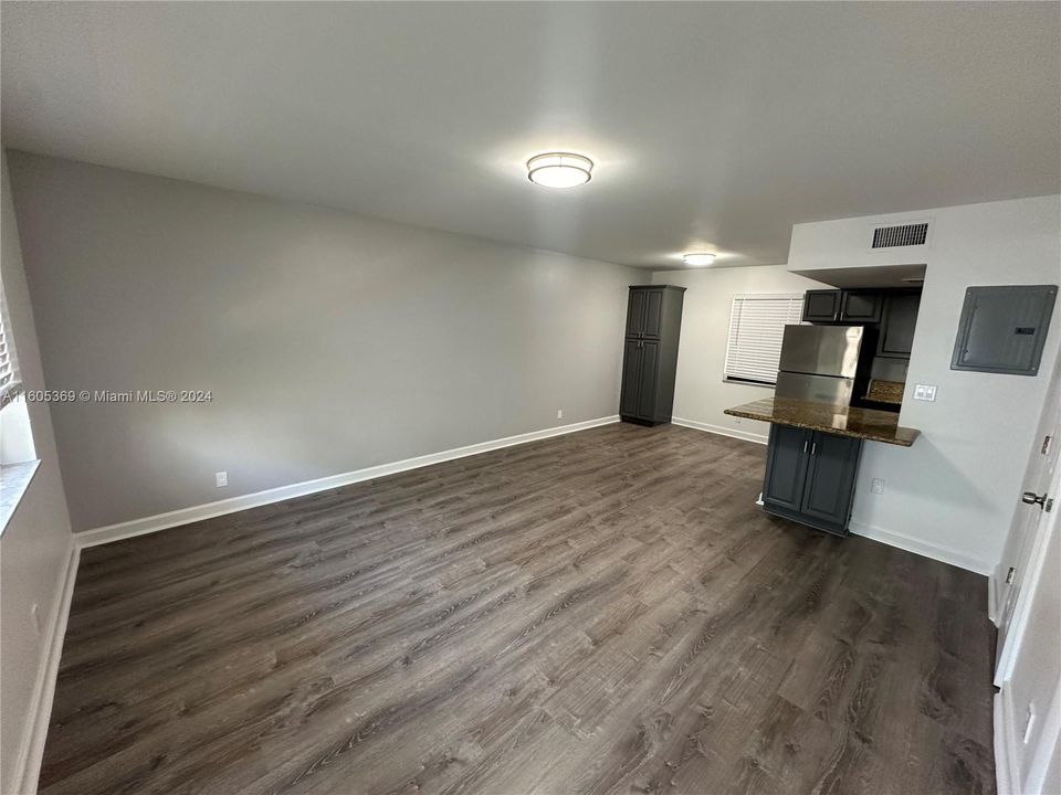 Active With Contract: $1,950 (2 beds, 1 baths, 0 Square Feet)