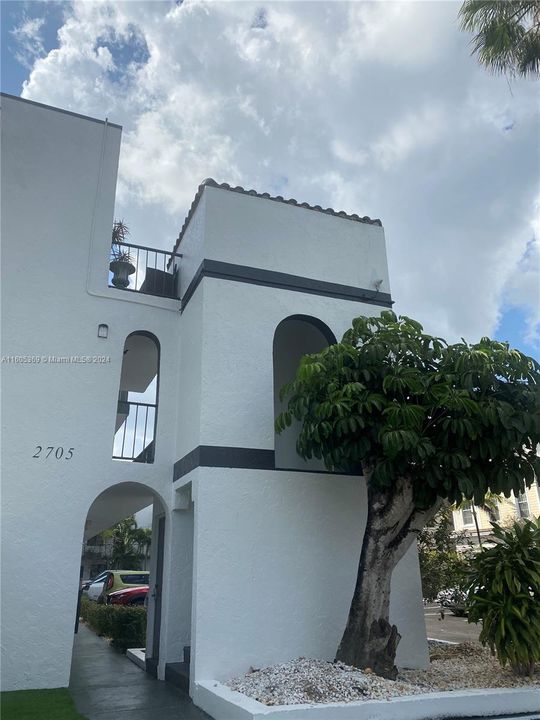 Active With Contract: $1,950 (2 beds, 1 baths, 0 Square Feet)