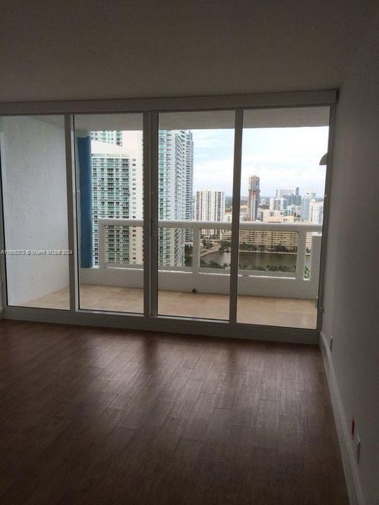 For Rent: $4,500 (2 beds, 2 baths, 1464 Square Feet)