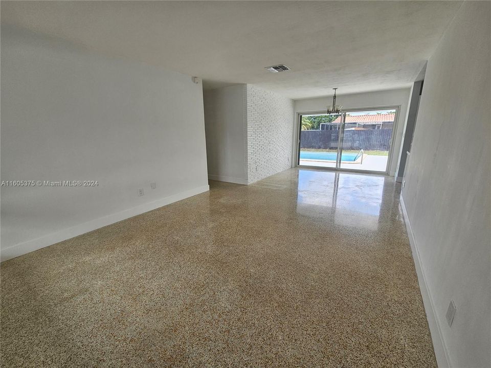 En Venta: $875,000 (3 camas, 2 baños, 1347 Pies cuadrados)