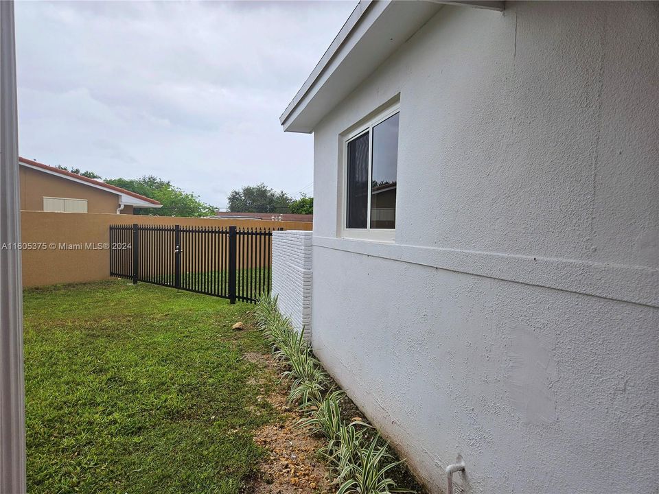 For Sale: $875,000 (3 beds, 2 baths, 1347 Square Feet)