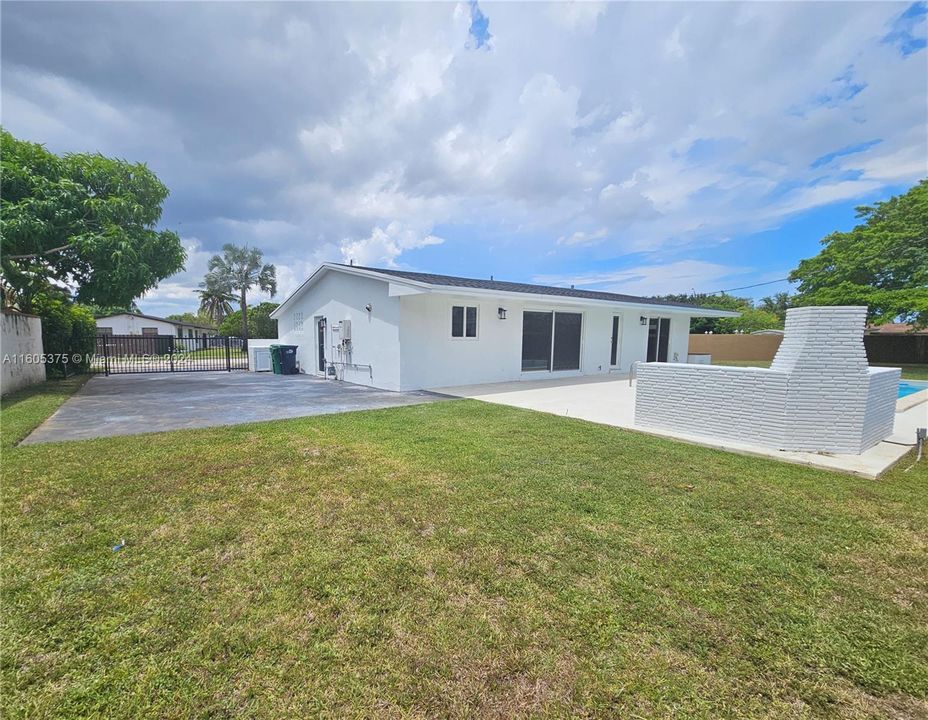 For Sale: $875,000 (3 beds, 2 baths, 1347 Square Feet)