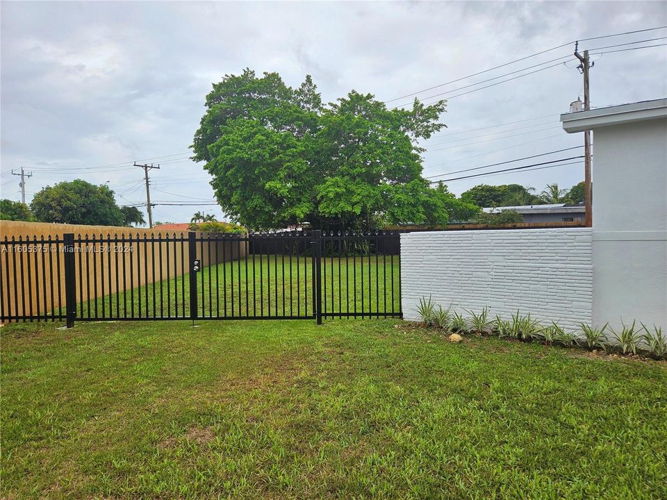 For Sale: $875,000 (3 beds, 2 baths, 1347 Square Feet)