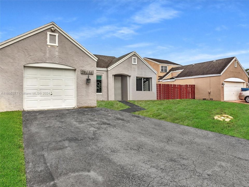 Recently Sold: $599,000 (3 beds, 2 baths, 1327 Square Feet)