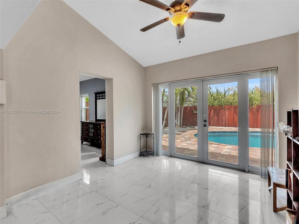 Recently Sold: $599,000 (3 beds, 2 baths, 1327 Square Feet)