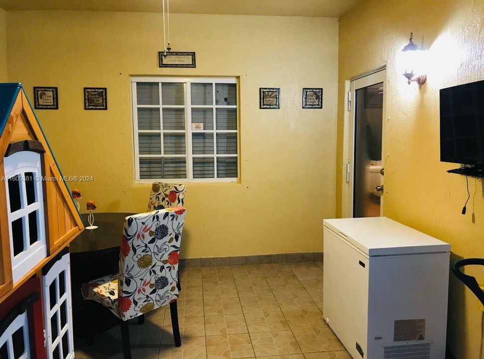 En Venta: $370,000 (3 camas, 2 baños, 1380 Pies cuadrados)