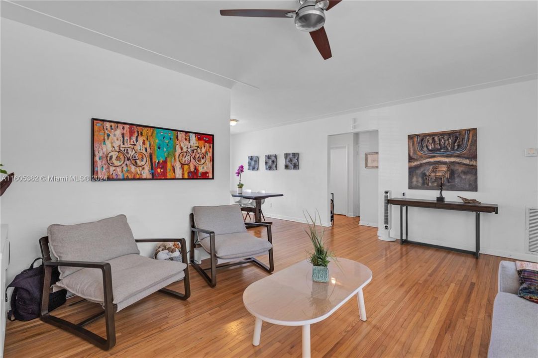 Recently Sold: $1,599,000 (2 beds, 1 baths, 1209 Square Feet)