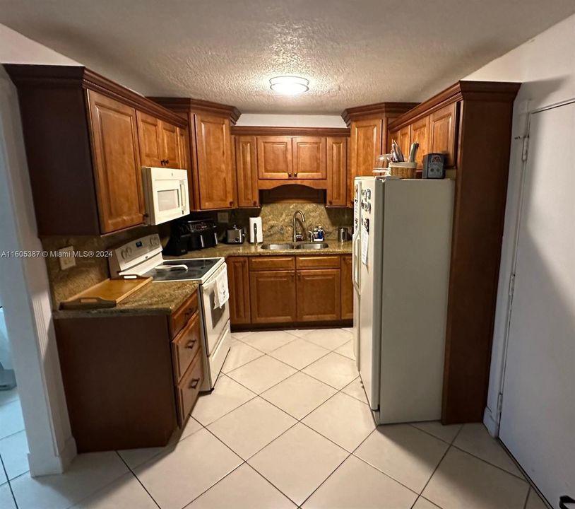 For Sale: $320,000 (2 beds, 2 baths, 1248 Square Feet)