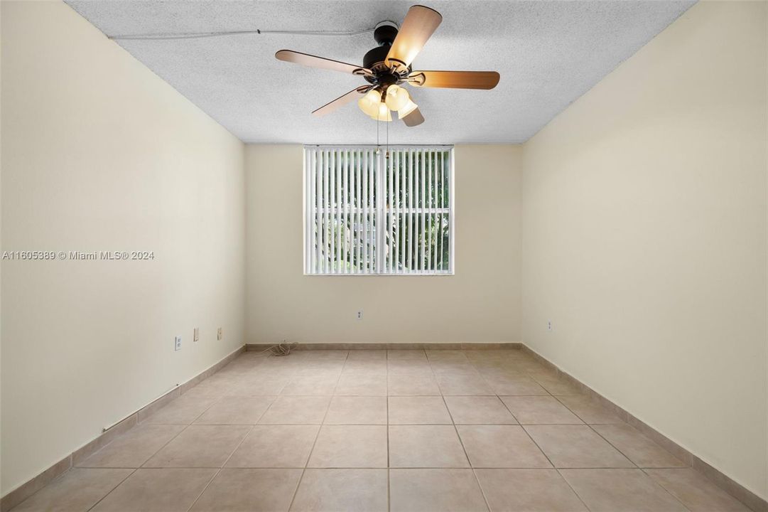 For Sale: $278,000 (2 beds, 2 baths, 902 Square Feet)