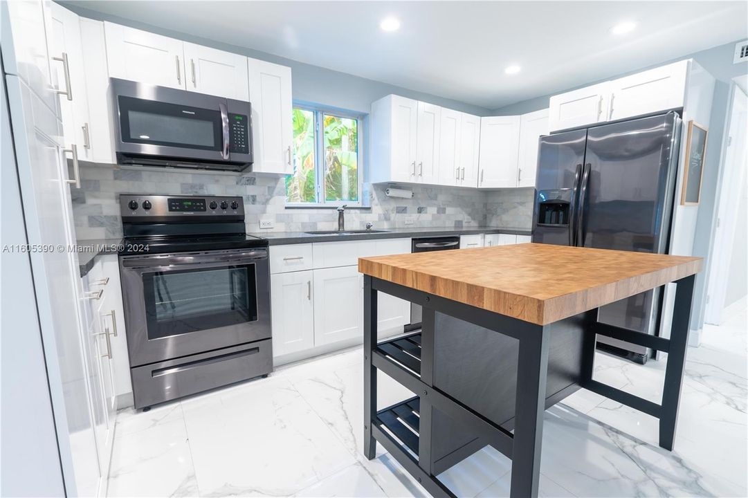 For Sale: $639,900 (3 beds, 2 baths, 1208 Square Feet)