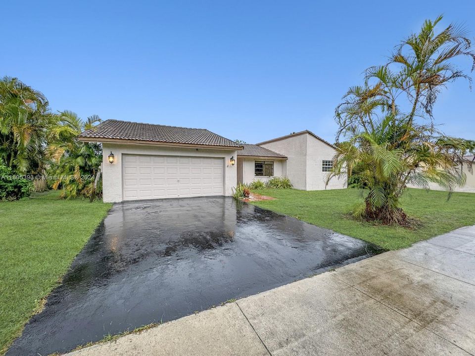 For Sale: $650,000 (3 beds, 2 baths, 1649 Square Feet)