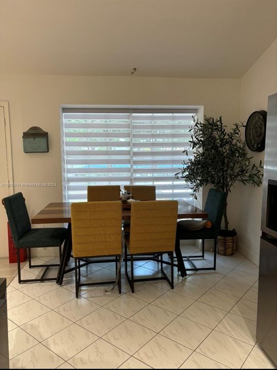 Active With Contract: $3,000 (3 beds, 2 baths, 1144 Square Feet)