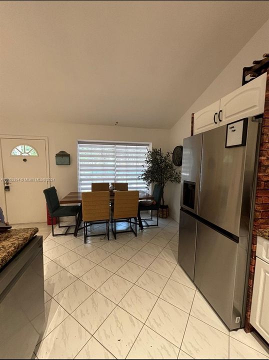 Active With Contract: $3,000 (3 beds, 2 baths, 1144 Square Feet)